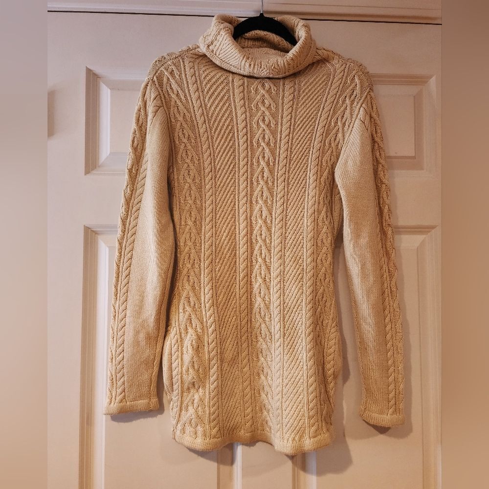 Heavyweight cream colored cable knit long sweater size 6-10
